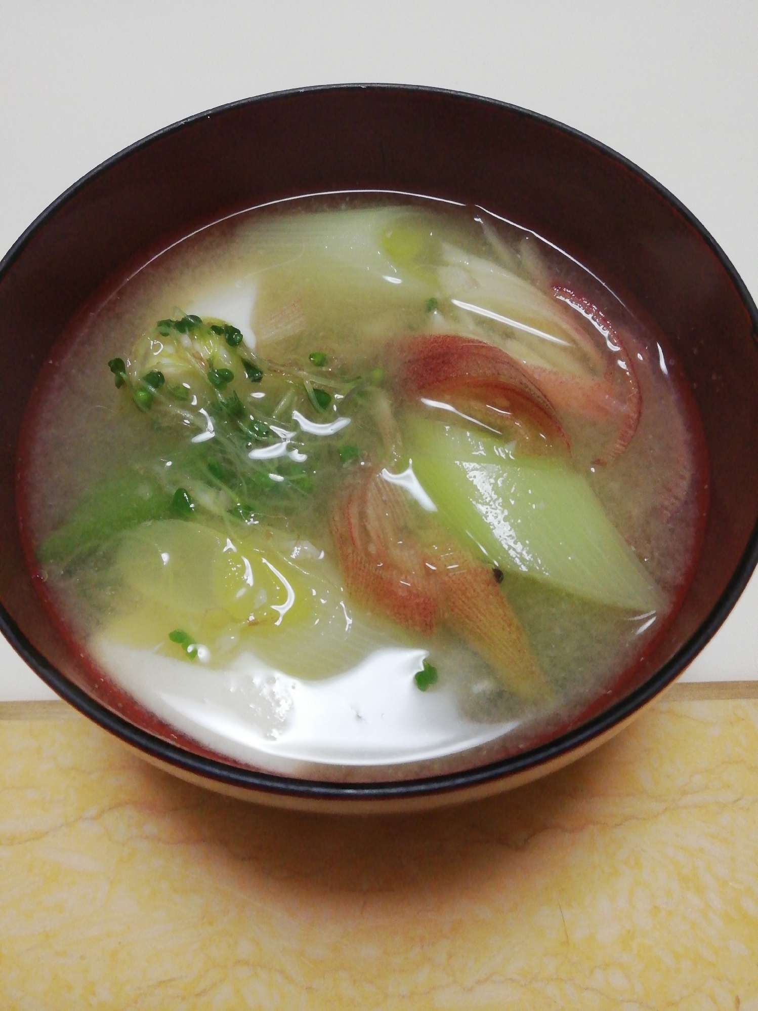 長ネギと豆腐とスプライトの麦味噌汁