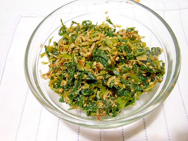 器に盛られたラディッシュの葉のふりかけ