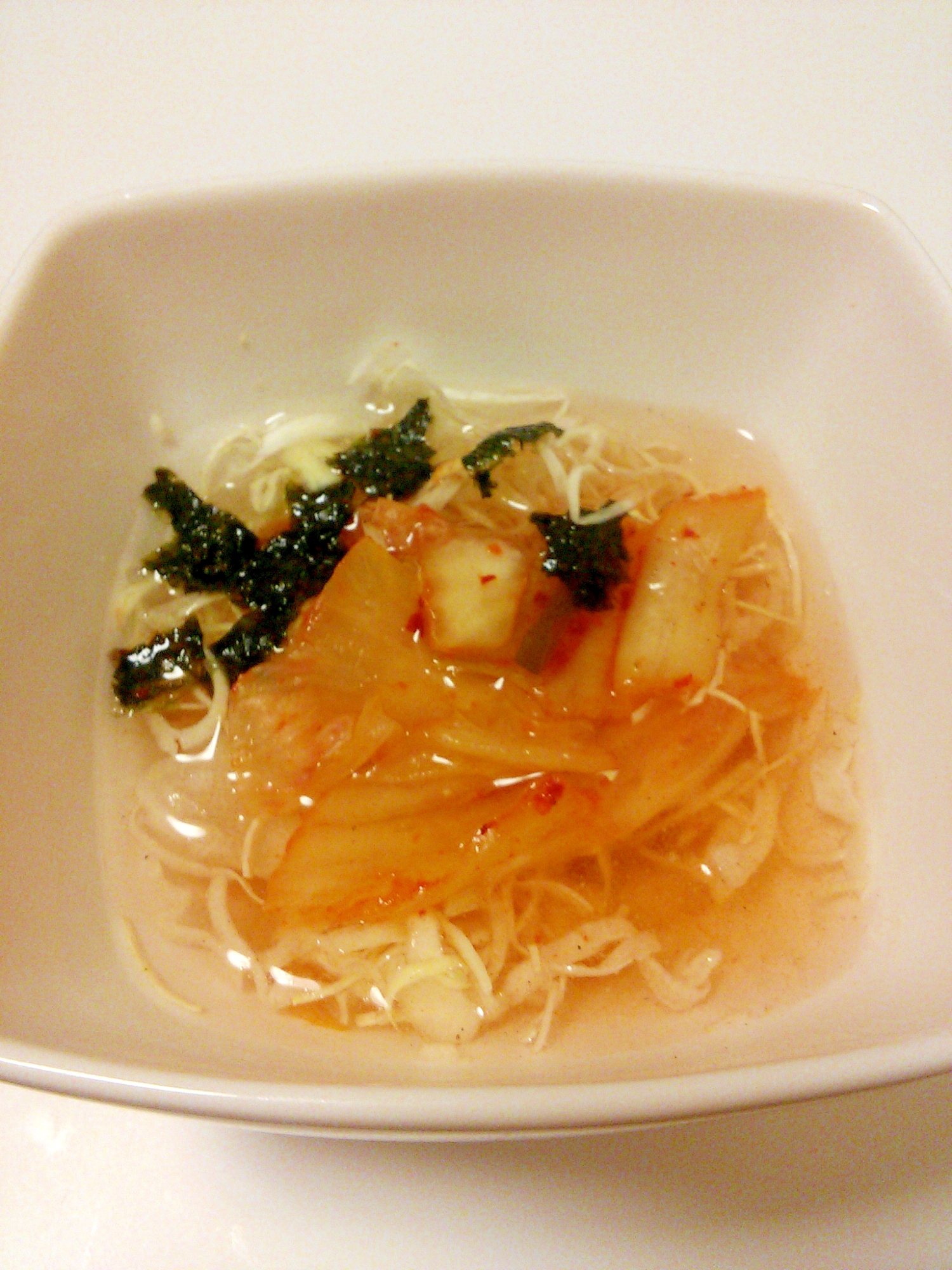 簡単☆キャベツと白菜キムチと韓国海苔の和風スープ