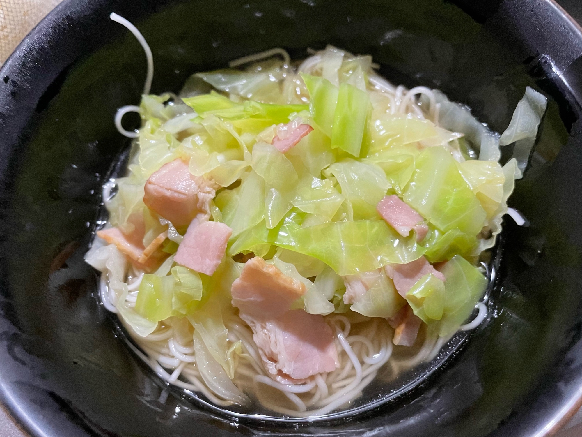 キャベツ・ベーコンのコンソメそうめん