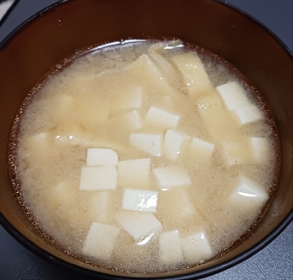 豆腐と油揚げのしょうが味噌汁
