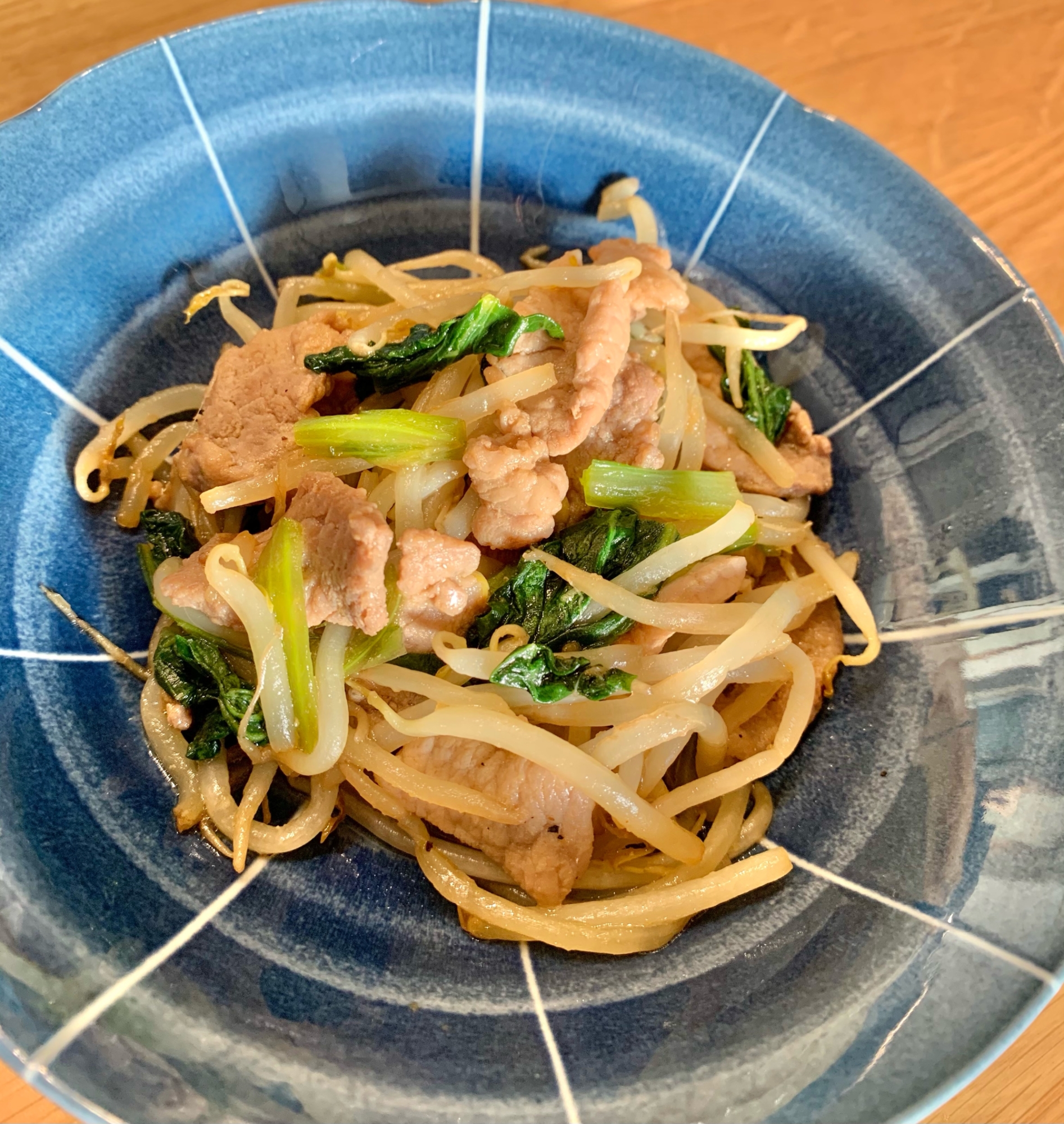 焼肉のたれで☆豚肉と小松菜もやしのスタミナ炒め