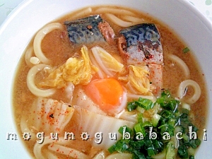 さば味噌煮缶でお手軽に♪さば味噌煮込みうどん