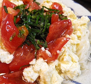 塩と油で勝負、トマト豆腐素麺