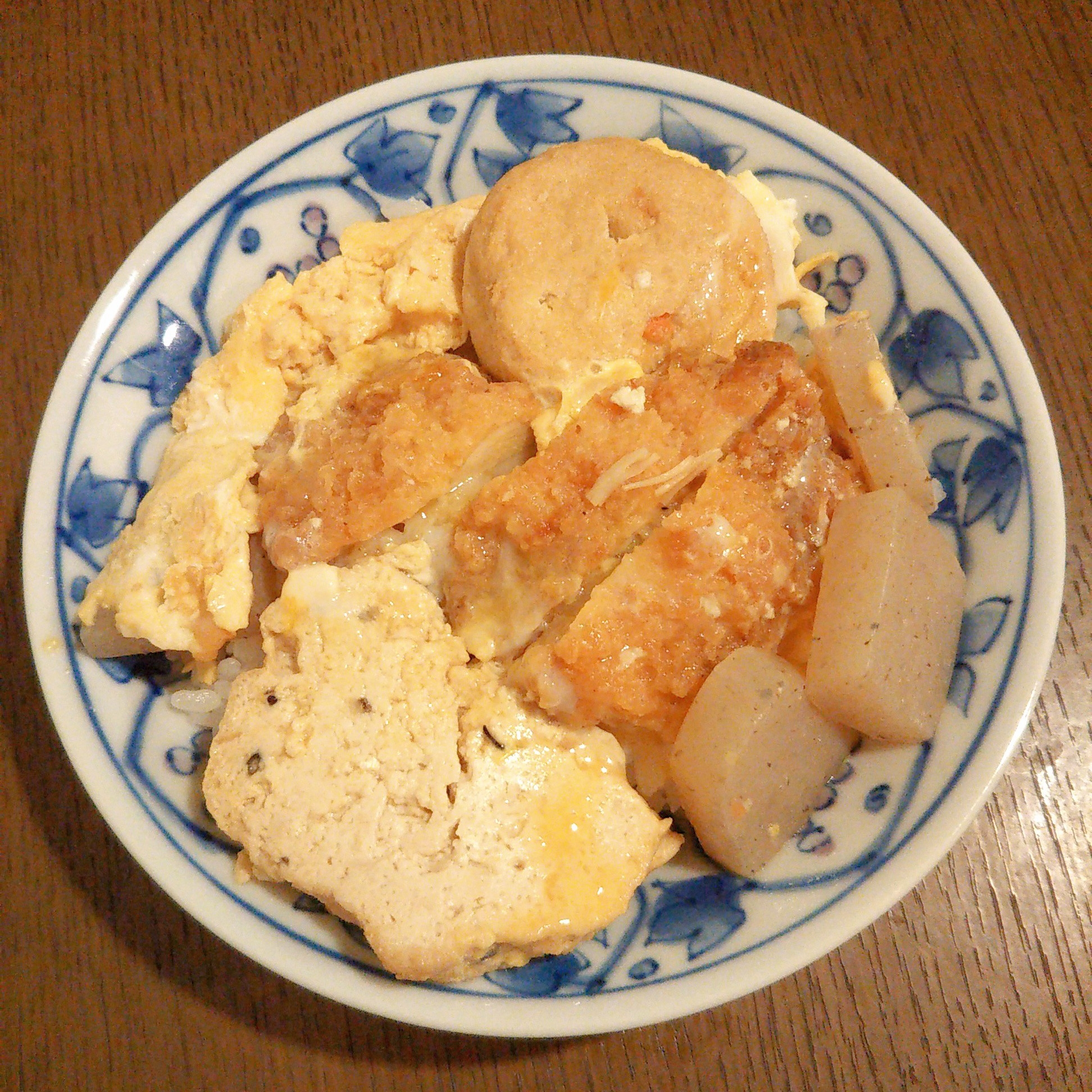 チキンカツ＆おでんの卵とじ丼