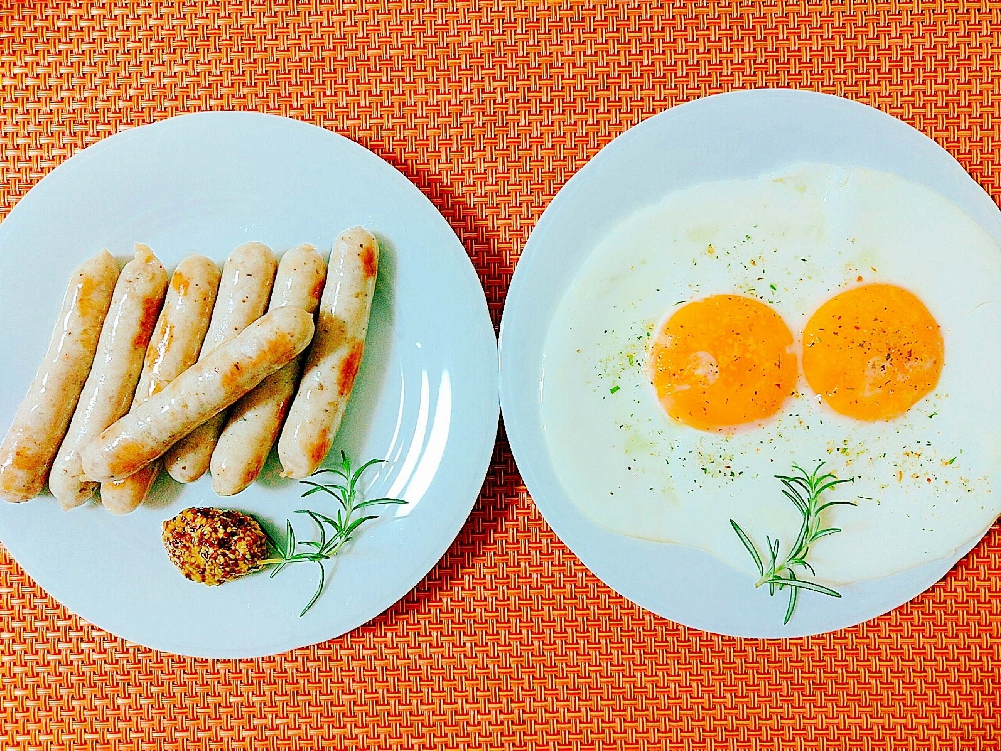 朝食に〜目玉焼きとプリプリジューシーウインナー