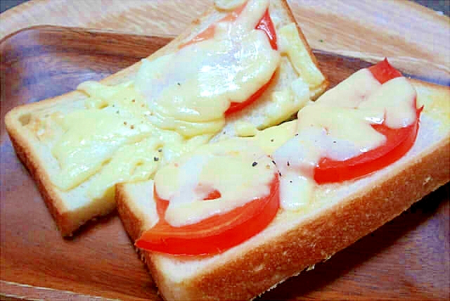 簡単トマトとチーズのトースト
