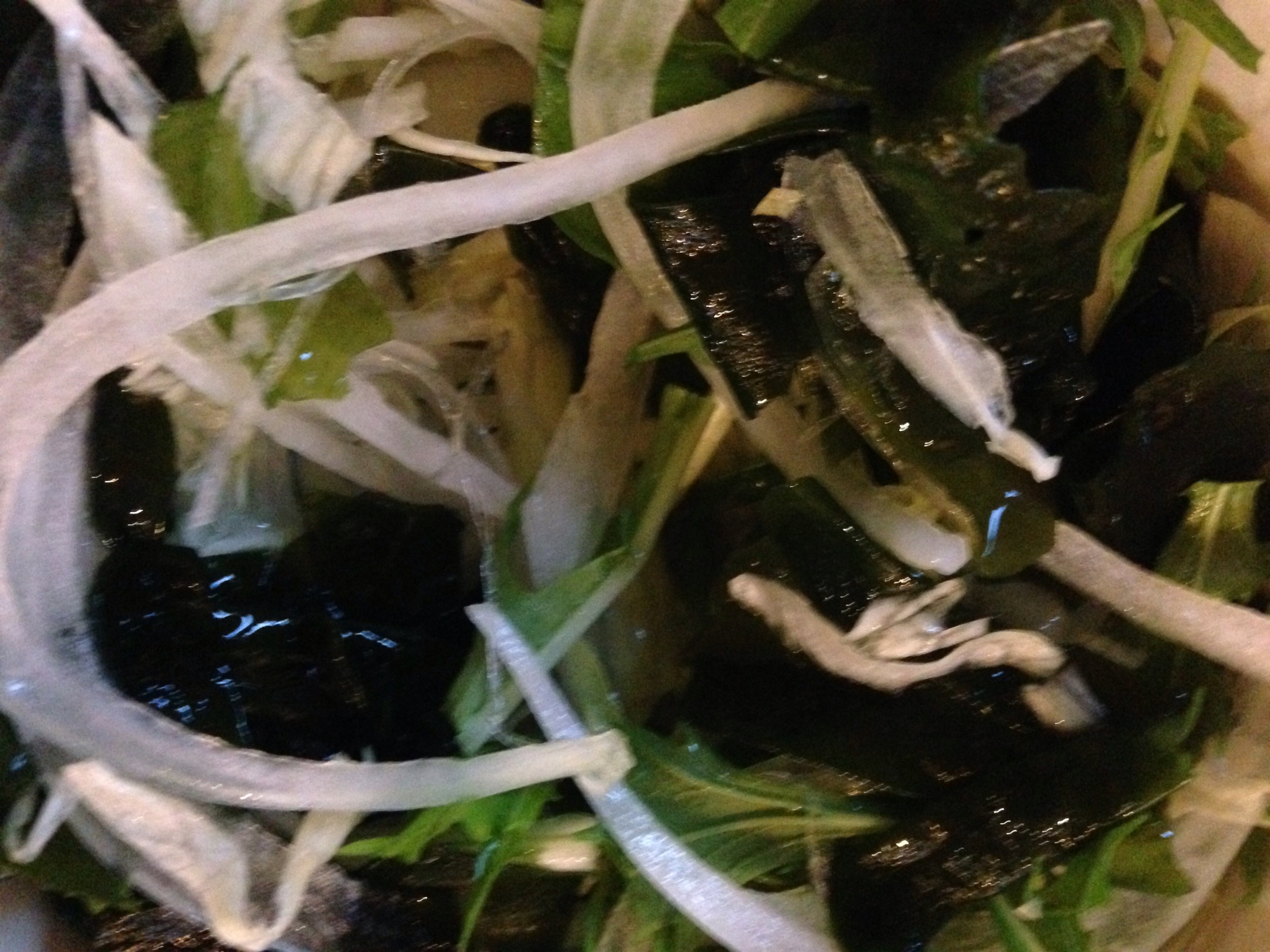 レタスとたまねぎと水菜とわかめのサラダ