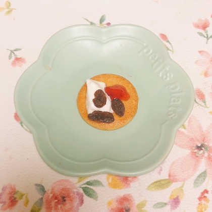 クリームチーズとドライフルーツカナッペ