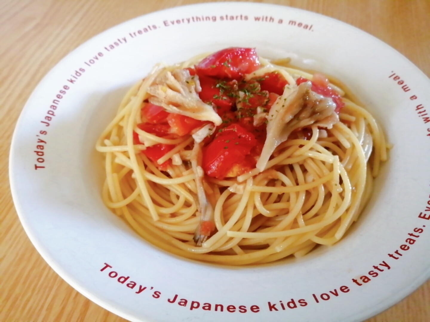 トマトと舞茸のガーリックパスタ