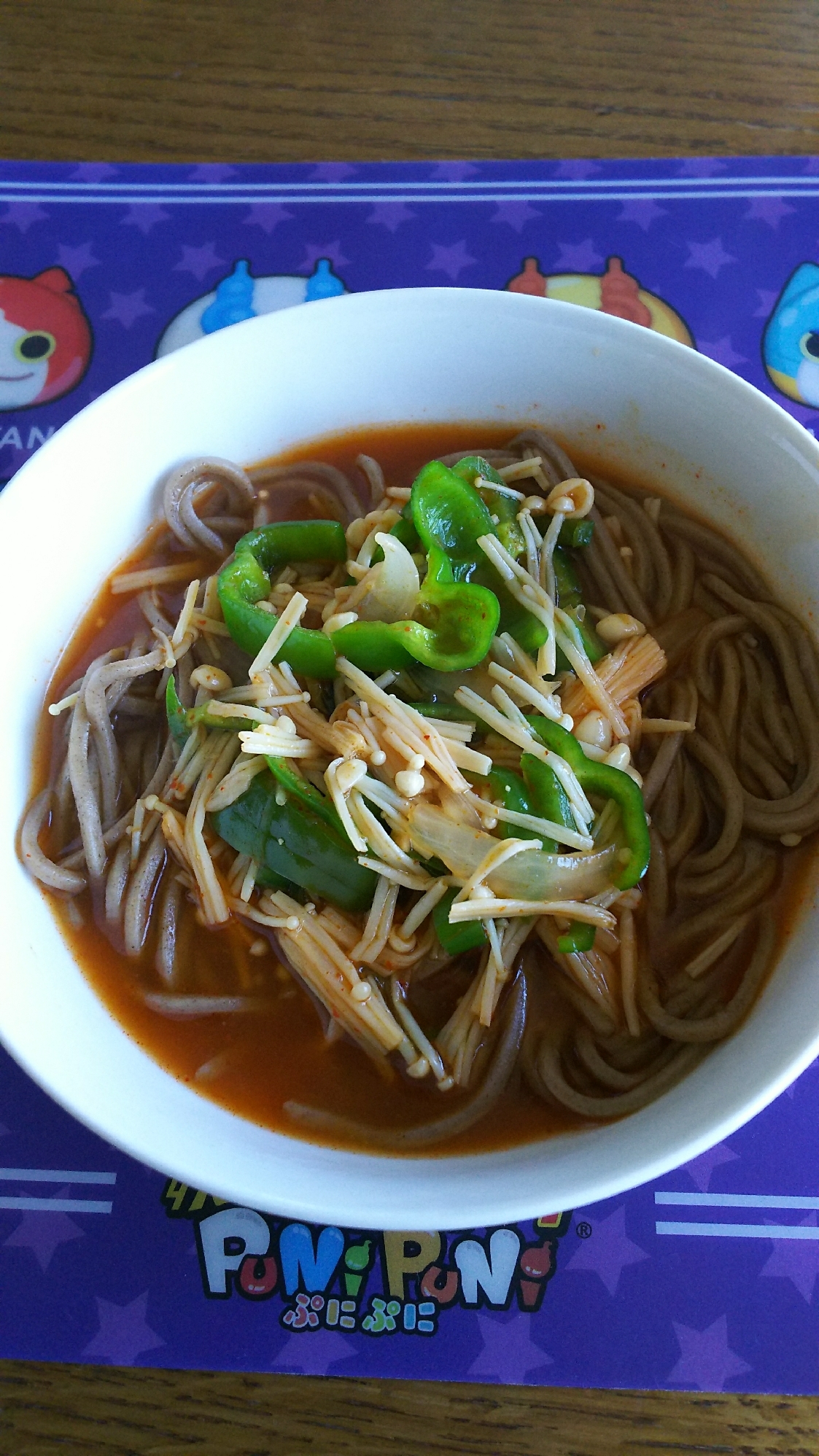 ピーマンと玉ねぎとえのきのスンドゥブ蕎麦