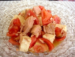 うんうんツナがあまる事ある～家はお豆腐が残っていたので(笑)ナイスレシピ発見♪ゴマ風味のドレッシングお豆腐合って美味しかったですよ♪