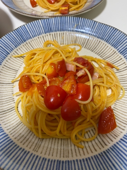 ミニトマトとベーコンのオイルパスタ