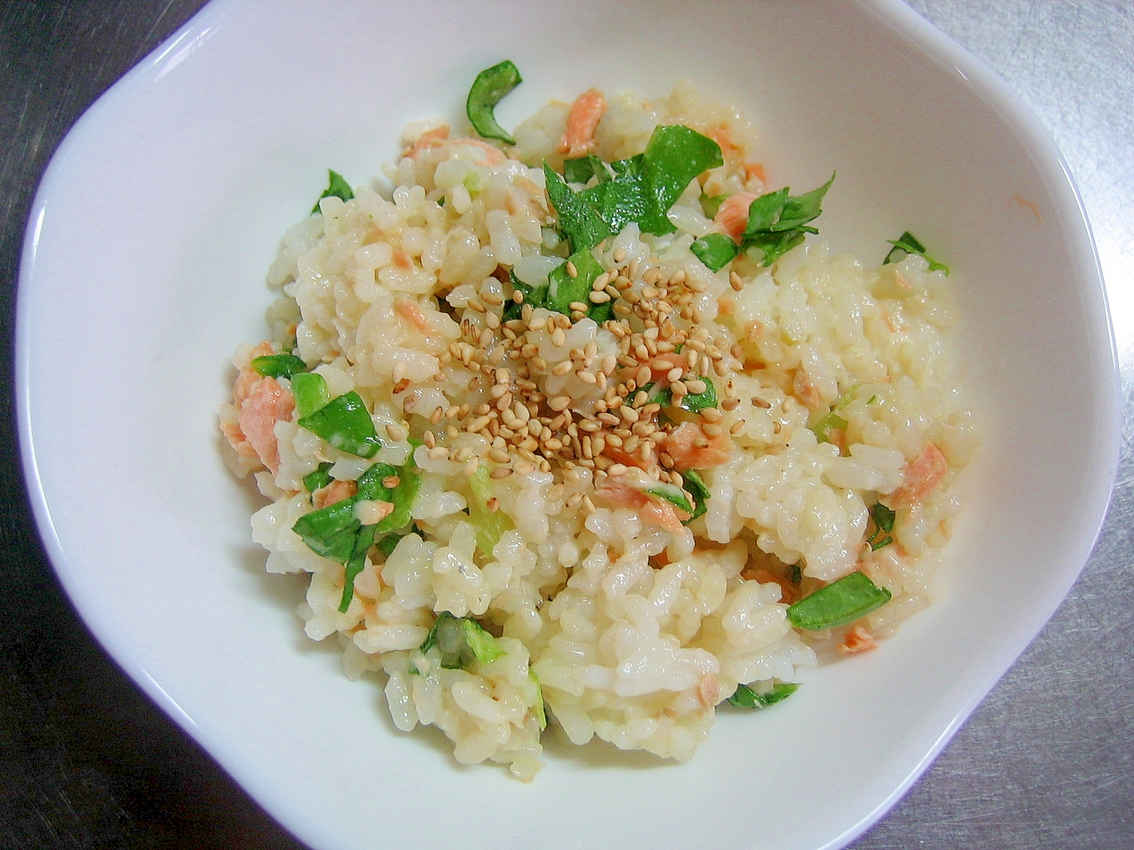 サラダ菜＆鮭フレークのマヨ麺つゆ入りご飯