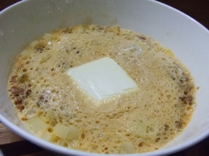 レンジでチンして作りました。真ん中に大好きなクリームチーズをどーん！チーズ大好きすぎて何にでも入れちゃいます☆濃厚でおいしかったですよ♪