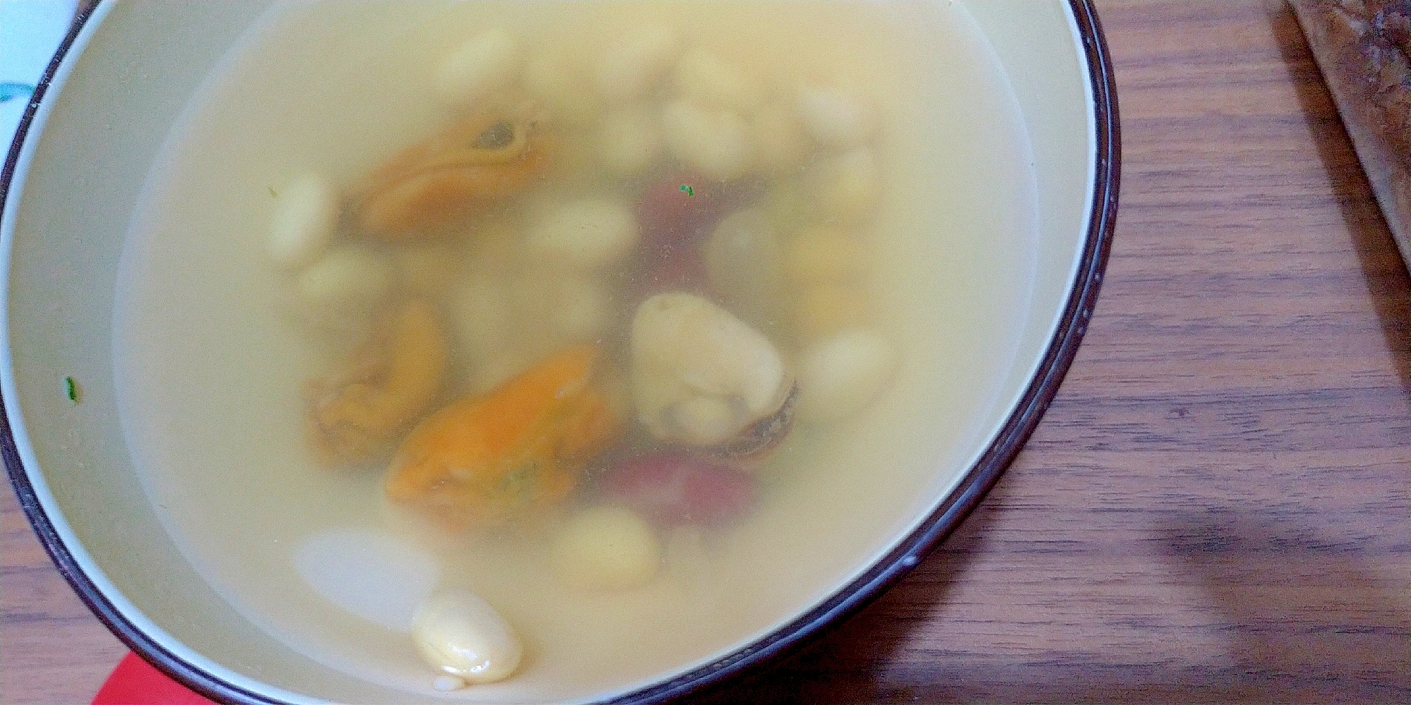 ムール貝と大豆のタマネギスープ
