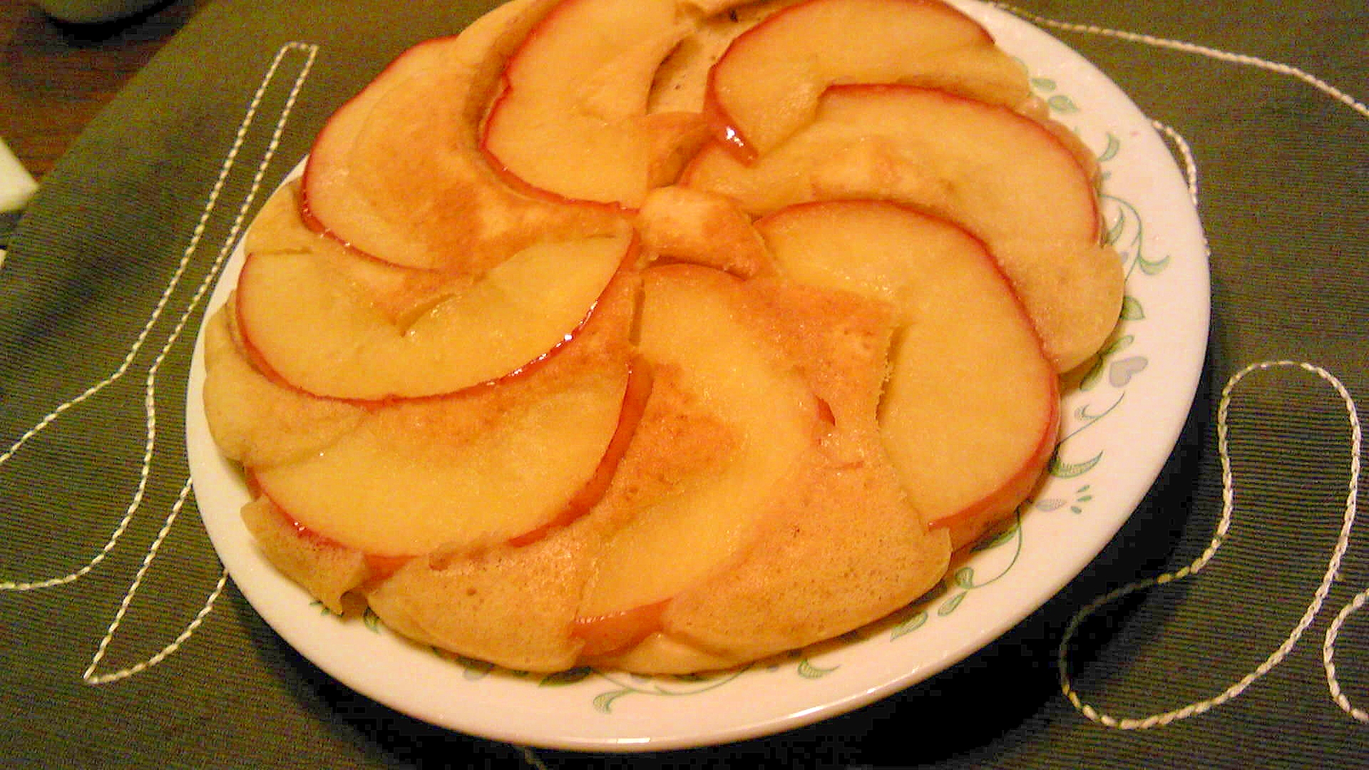 りんごとクルミのパンケーキ風