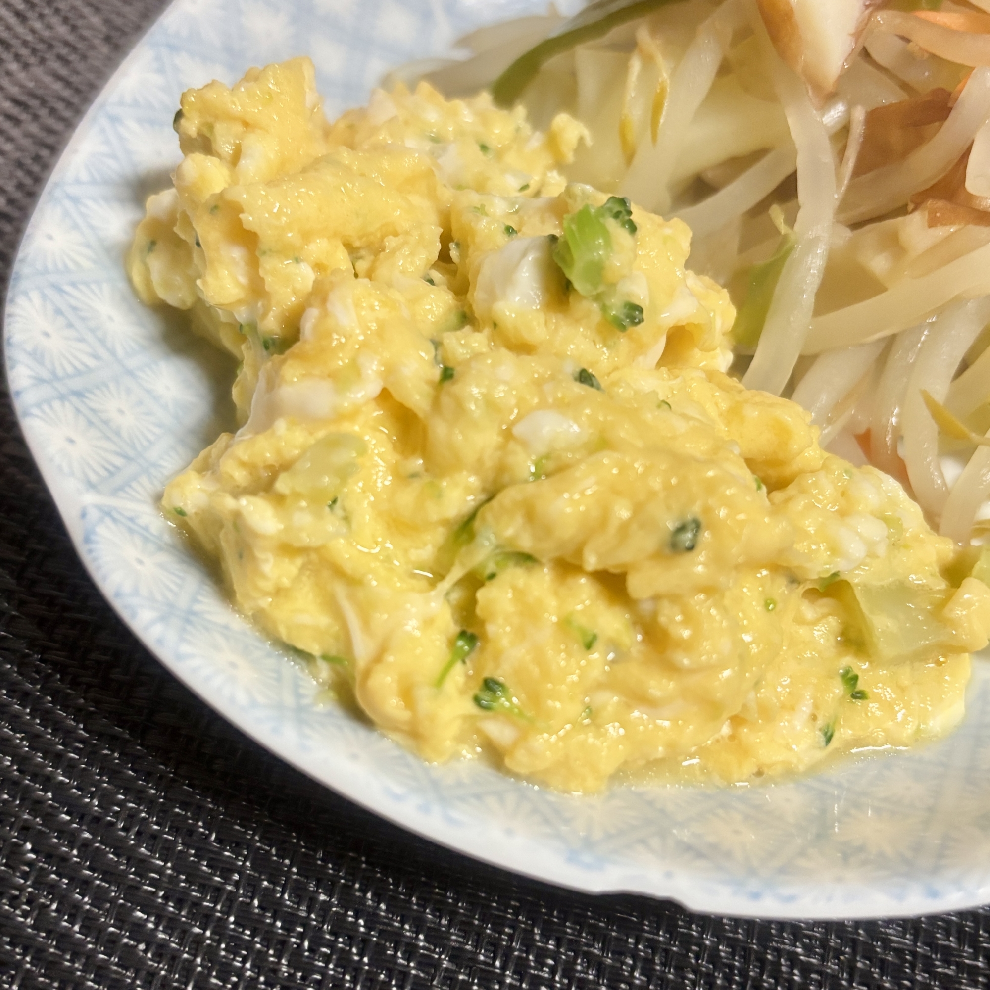 カロリーかさ増しブロッコリー入りスクランブルエッグ