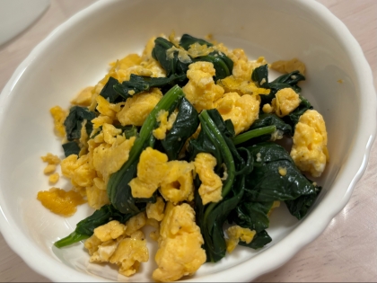 簡単でうまい！ほうれん草と卵のバターソテー