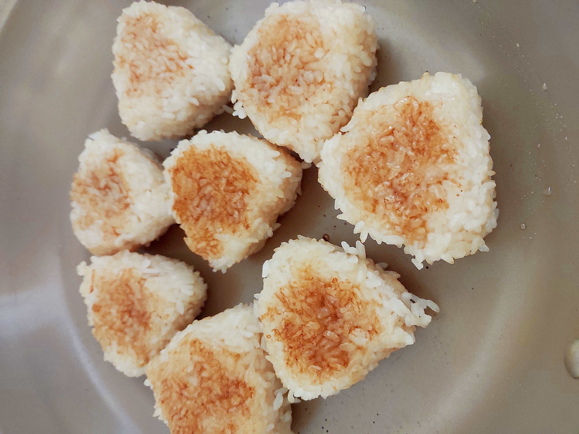 フライパンで　焼きおにぎり