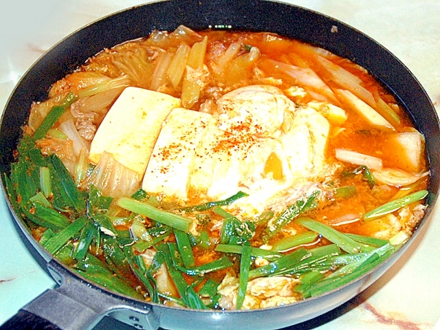 ピリ辛！スンドゥブチゲ風！牛肉と白菜の辛味噌鍋♪