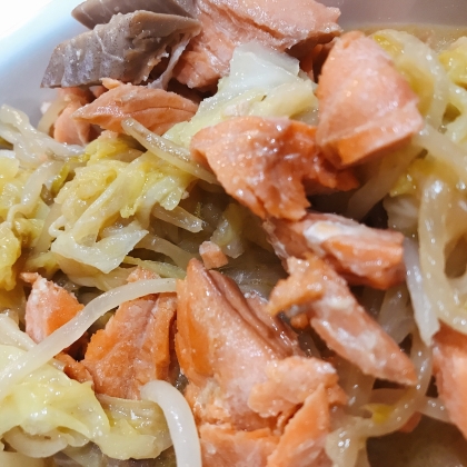 鮭とキャベツの味噌マヨ炒め