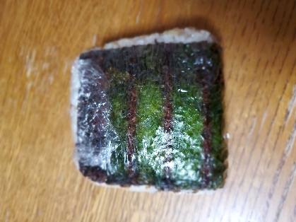 海苔を買って出来て封を開けたら紫色でびっくり～トースターで、簡単に焼き海苔に出来て嬉しかったです(*´∀｀*)