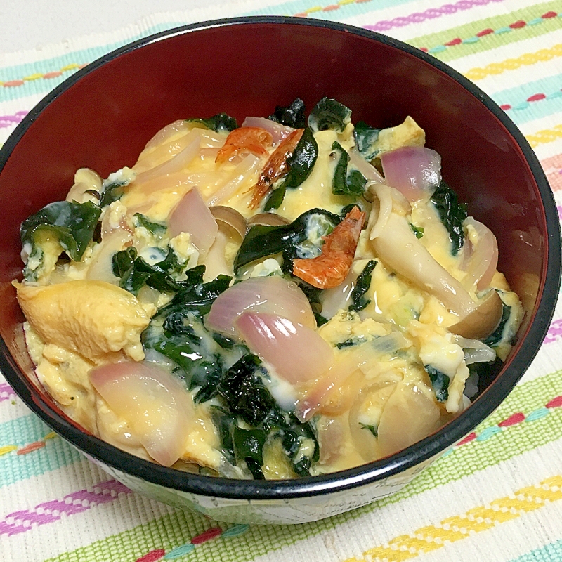 白だしで♪ヘルシーわかめ卵丼