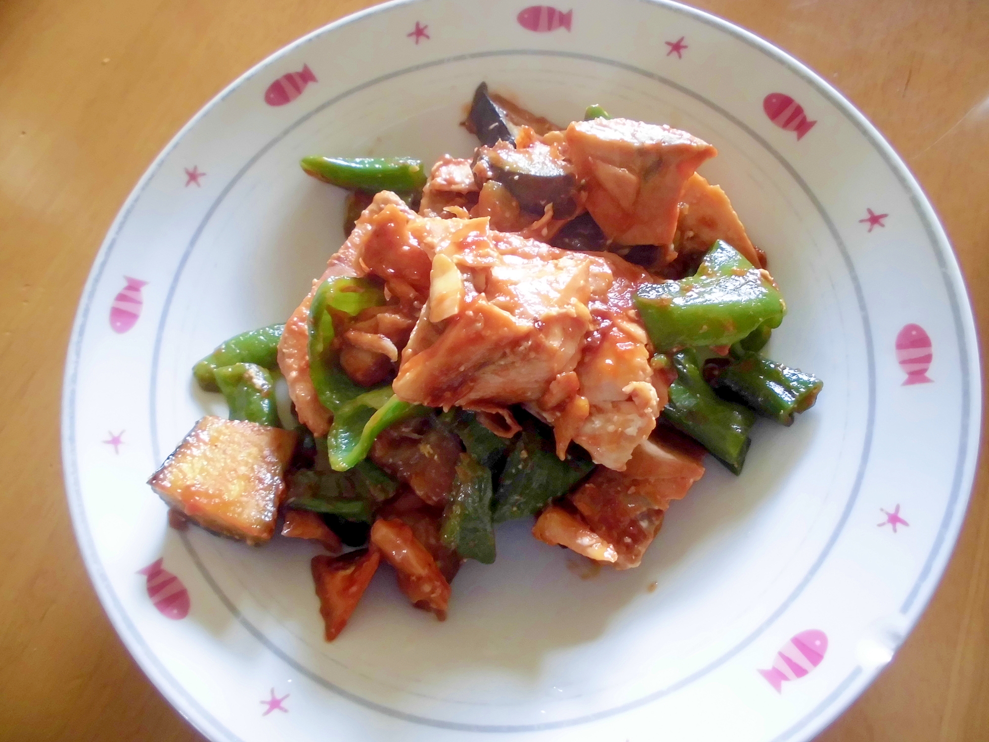 鮭と夏野菜のケチャップコンソメ炒め