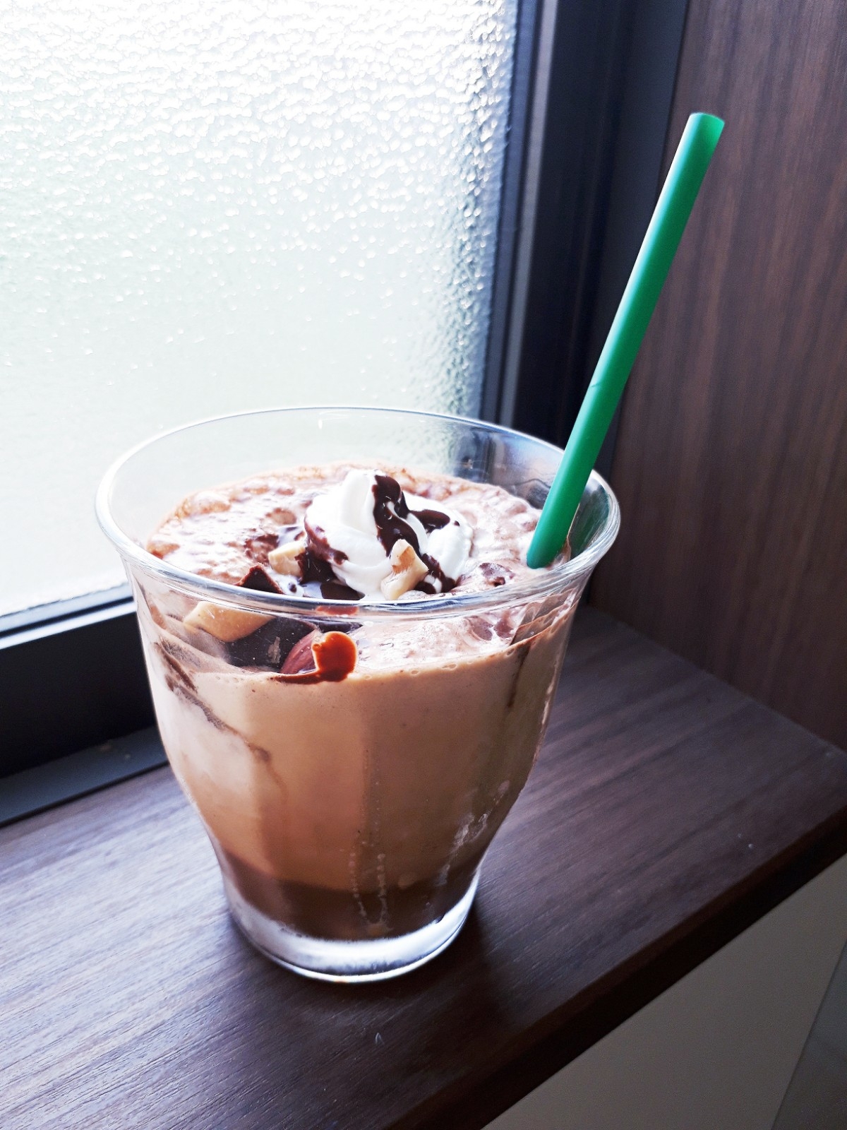 チョコとナッツのフラペチーノ