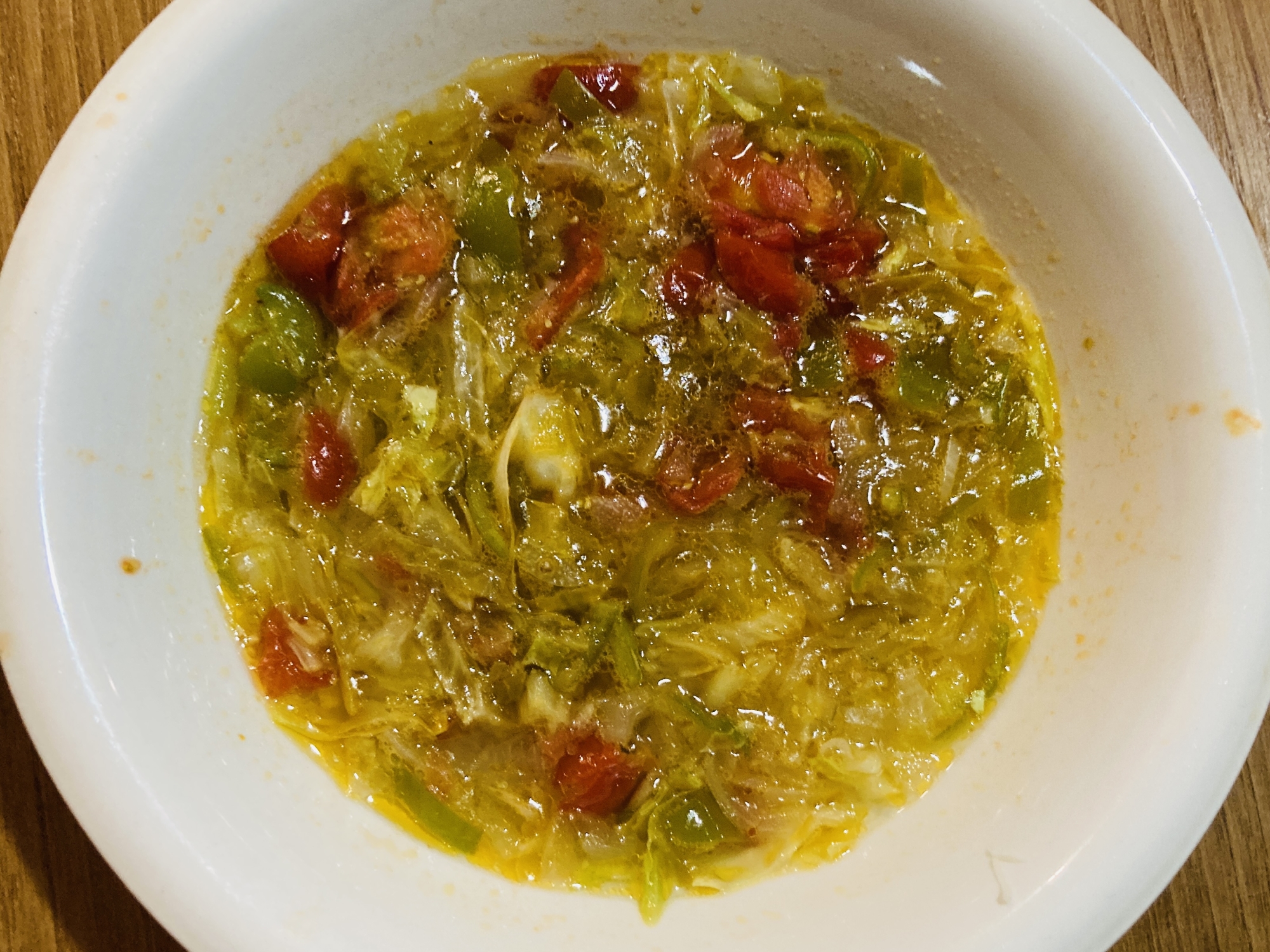 レンジで簡単　ミニトマトとピーマンのスープ