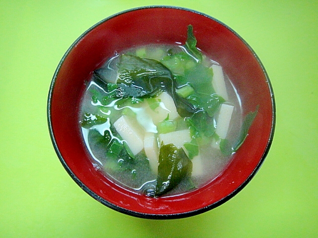 高野豆腐とわかめ大根の葉の味噌汁