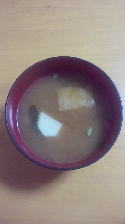 里芋と油揚げのお味噌汁