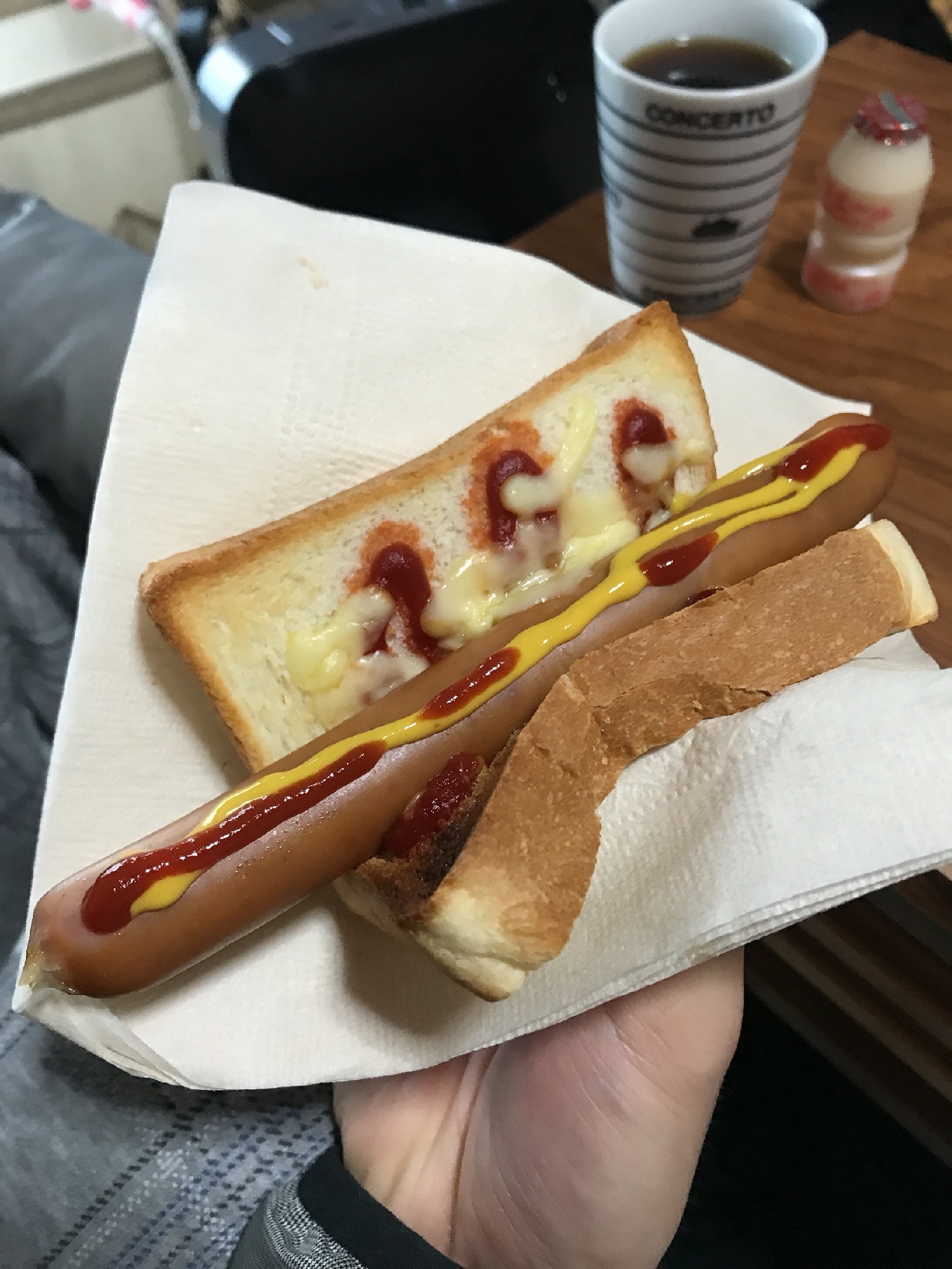 ロングソーセージの食パンドック