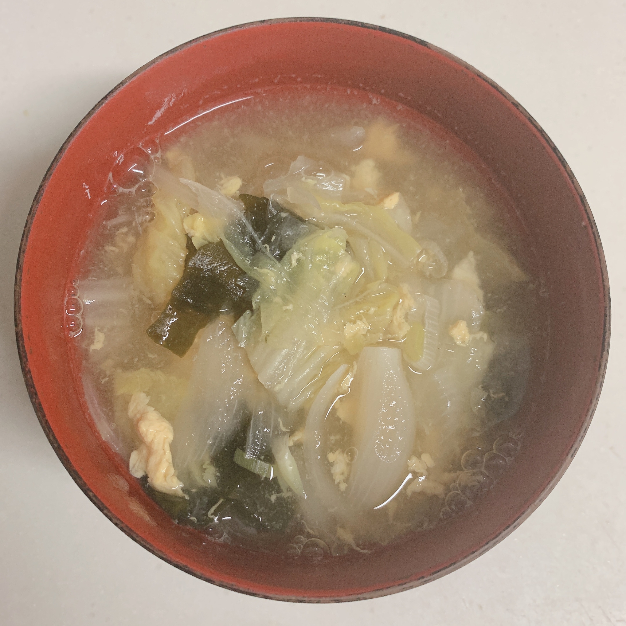 白菜わかめ玉ねぎの卵スープ