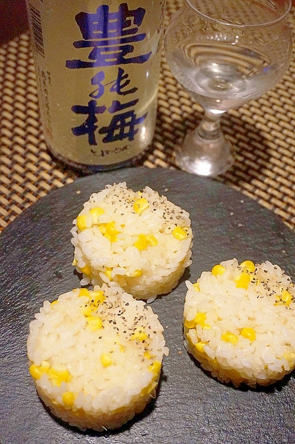 日本酒に白ワインに、とうもろこしの焼きリゾット