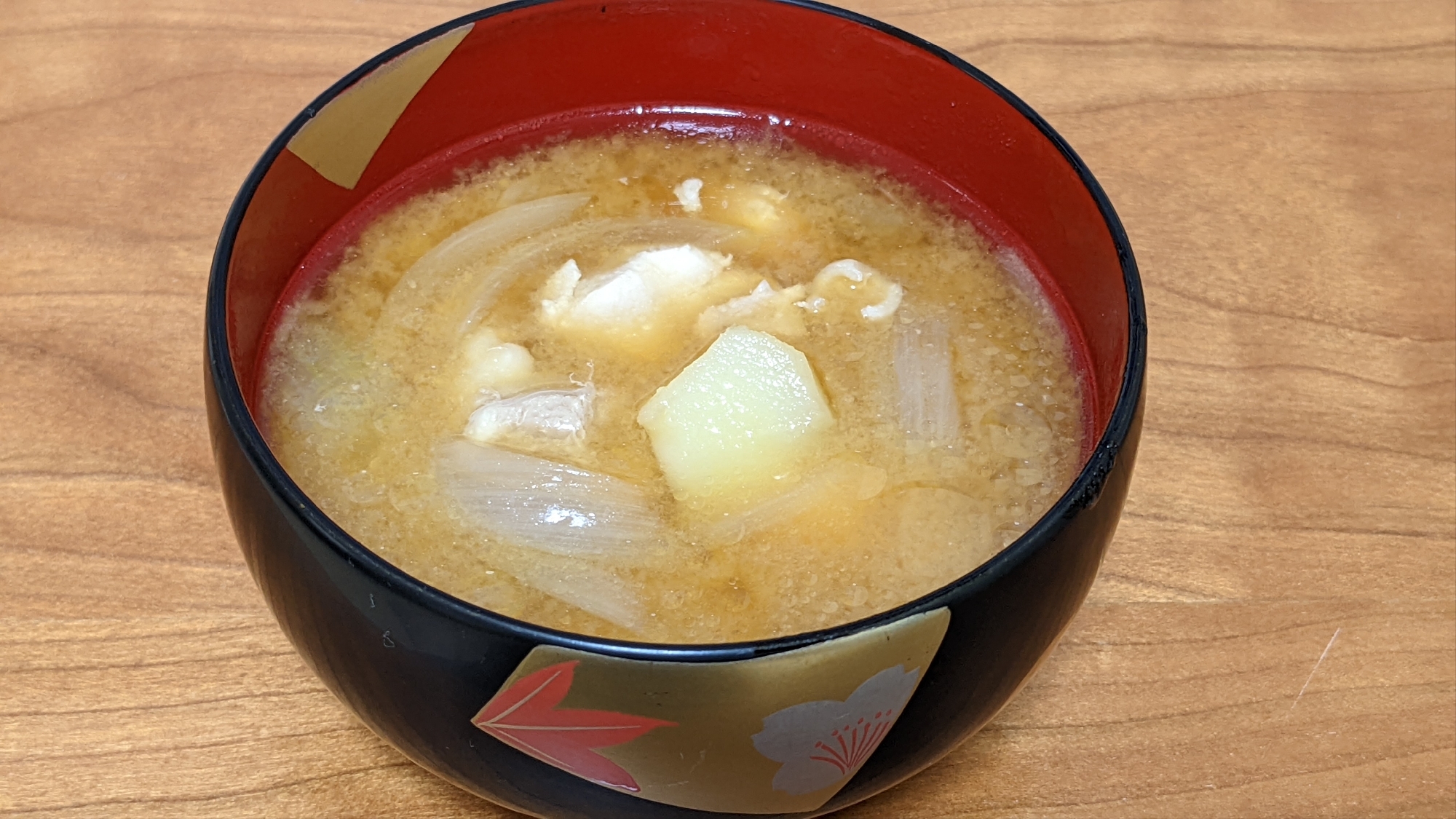 鶏とじゃがいものお味噌汁❀