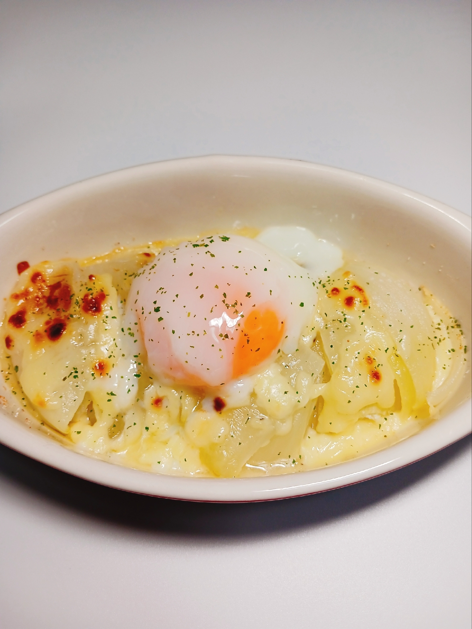 とろ〜り温泉卵のせ♡玉ねぎの国産チーズ焼きꯁꯧ