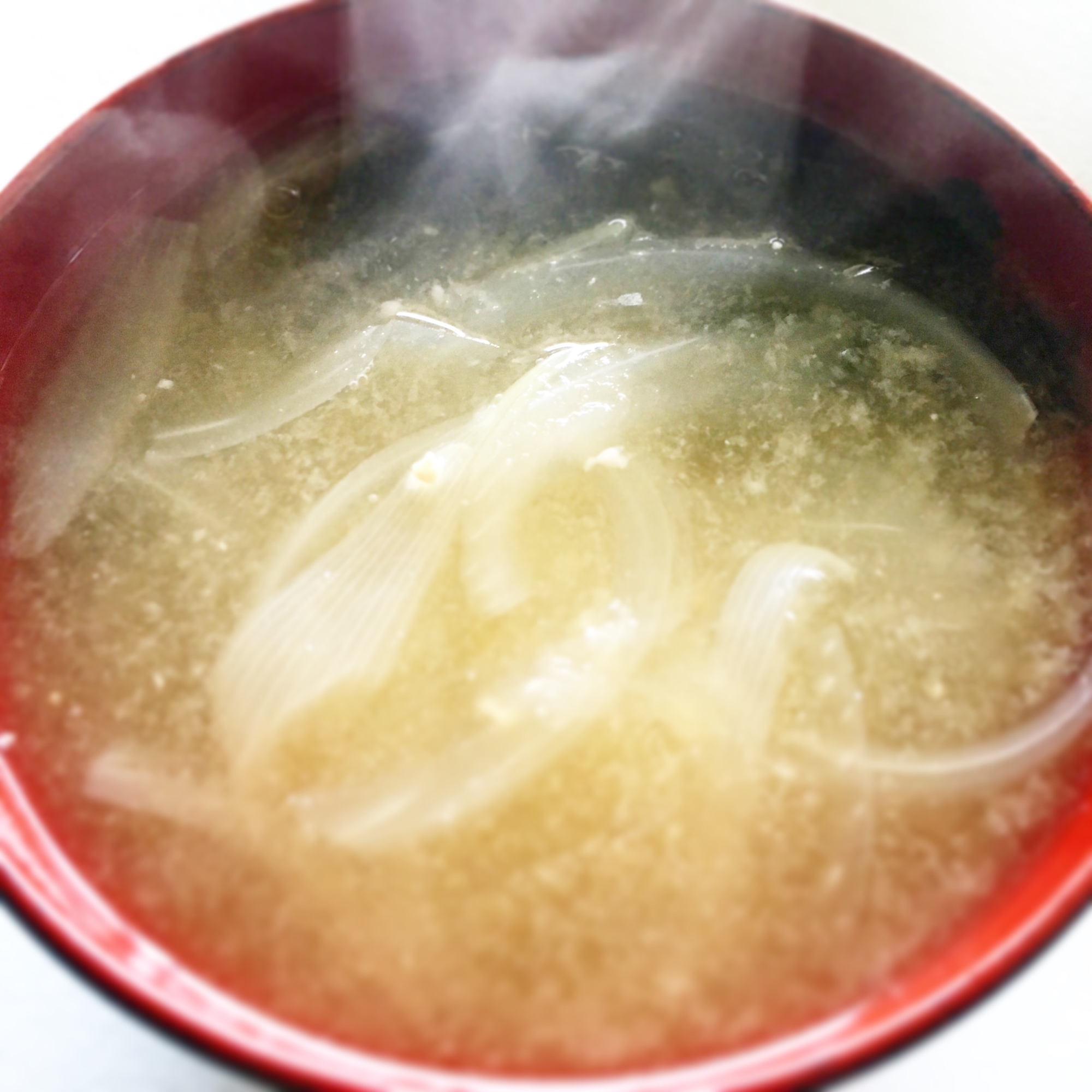 (¨̮)⑅ほっこり♪玉ねぎと海苔のお味噌汁.·˖*