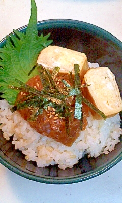 マグロすき身丼 玉子焼き添え