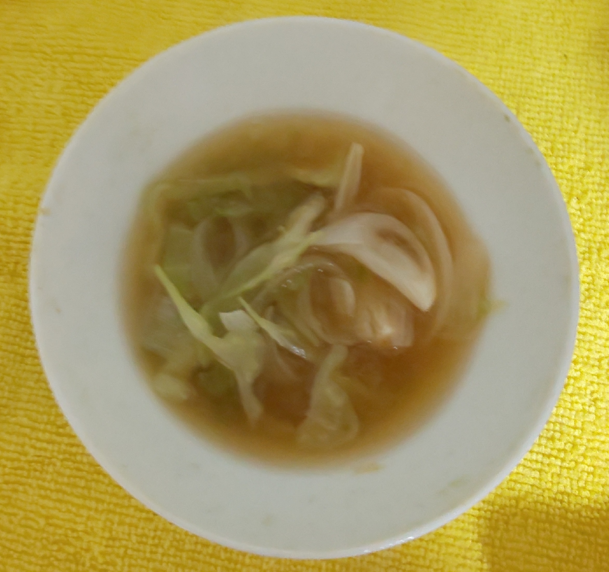 キャベツと新玉ねぎの味噌汁