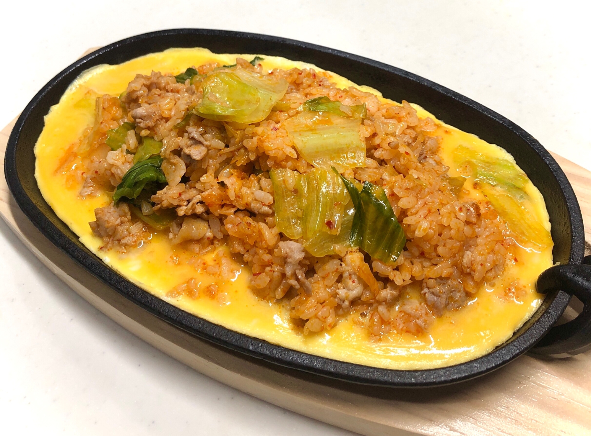 豚キムチの鉄板オムライス