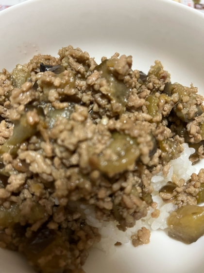 ナスひき肉のピリ辛の炒め丼