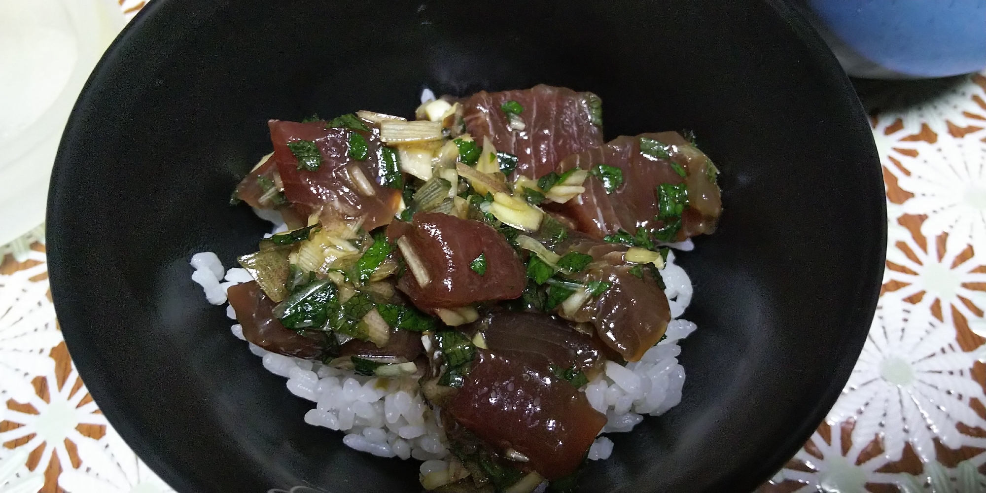 大葉と茗荷の鮪漬け丼