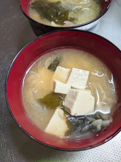 新玉ねぎと豆腐の味噌汁