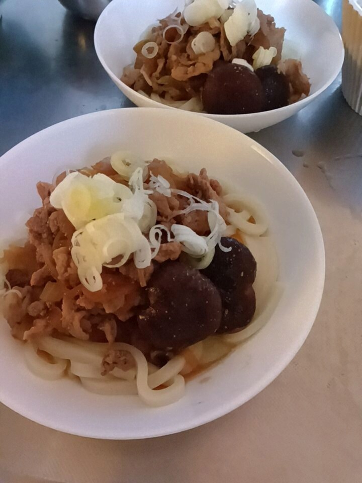 豚こますき煮釜玉風うどん