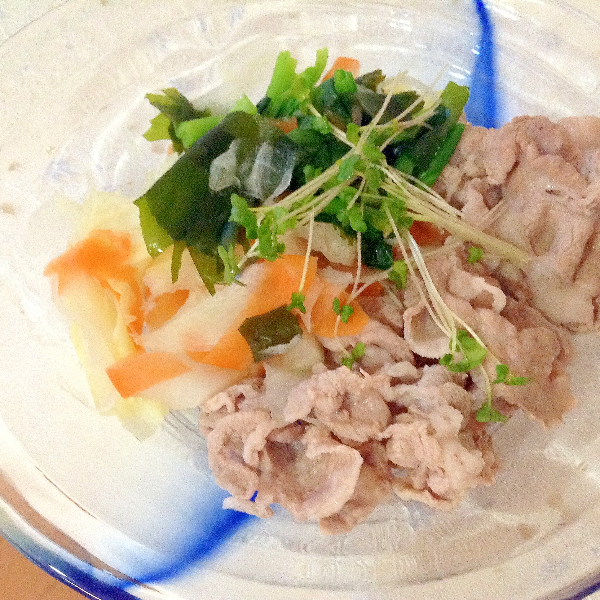 豚肉と野菜の温かいサラダ