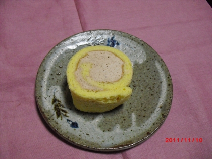 栗のクリーム入りロールケーキ