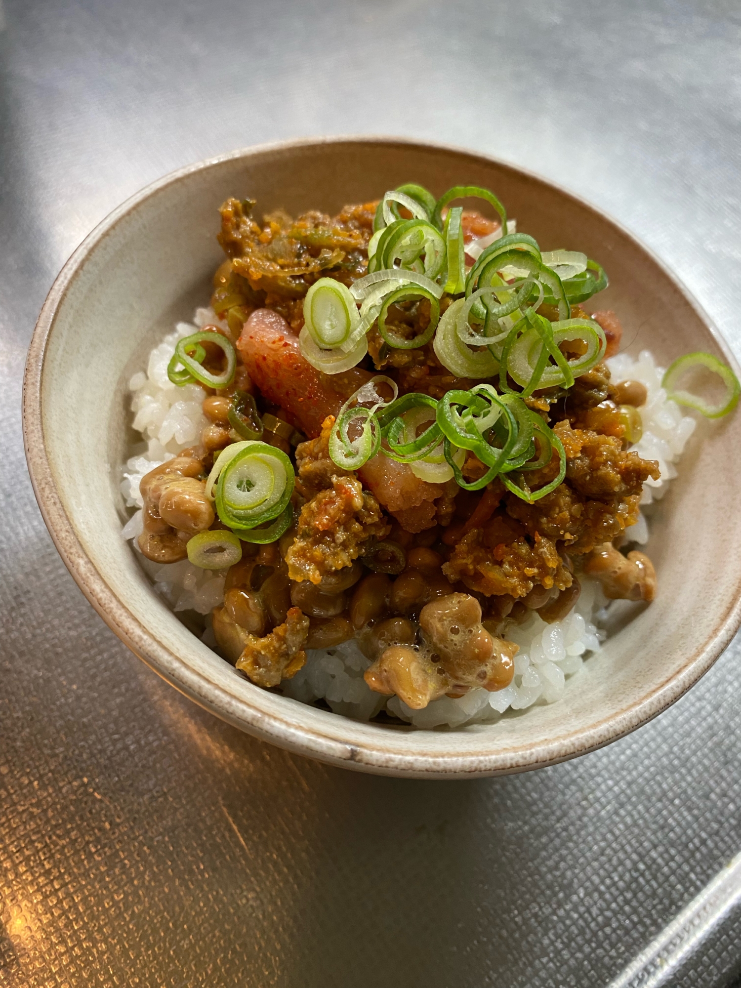 甘辛肉味噌納豆の明太ピリ辛ご飯