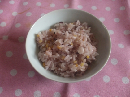 こんにちは＾＾
もちもちでとっても美味しかったです♪減塩中なので塩控えました。安いお米ももち米で美味しくなりますね～♡雑穀の色が濃いので甘くない赤飯みたいです❤